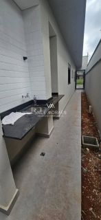 Casa Térrea em Condomínio - Reserva Aruanã - Loteamento Floresta - 3 Suítes - 174m².