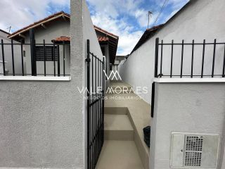 Casa Comercial e Residencial - Jardim Satélite - 3 Dormitórios - 90m².
