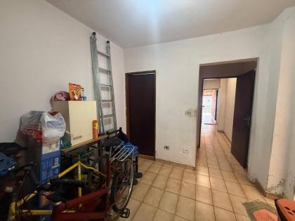 Casa com 4 Dormitórios, 2 Suítes e Garagem para 6 Carros no Jardim Portugal