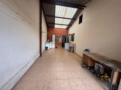 Casa com 4 Dormitórios, 2 Suítes e Garagem para 6 Carros no Jardim Portugal