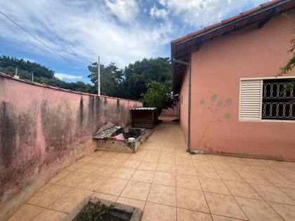 Casa com 4 Dormitórios, 2 Suítes e Garagem para 6 Carros no Jardim Portugal
