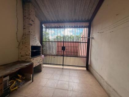 Casa com 4 Dormitórios, 2 Suítes e Garagem para 6 Carros no Jardim Portugal