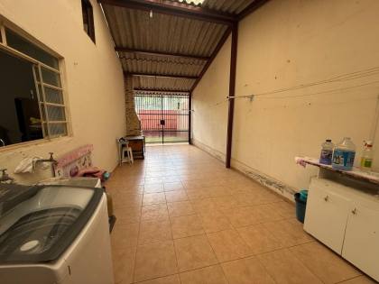 Casa com 4 Dormitórios, 2 Suítes e Garagem para 6 Carros no Jardim Portugal