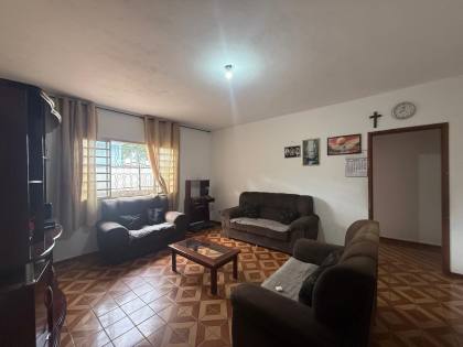 Casa com 4 Dormitórios, 2 Suítes e Garagem para 6 Carros no Jardim Portugal