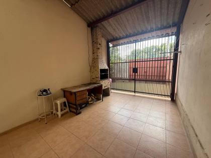 Casa com 4 Dormitórios, 2 Suítes e Garagem para 6 Carros no Jardim Portugal