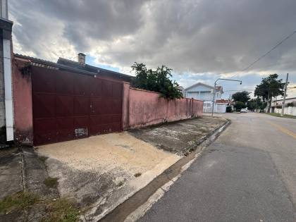 Casa com 4 Dormitórios, 2 Suítes e Garagem para 6 Carros no Jardim Portugal