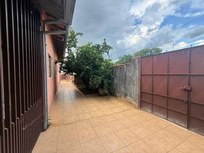 Casa com 4 Dormitórios, 2 Suítes e Garagem para 6 Carros no Jardim Portugal
