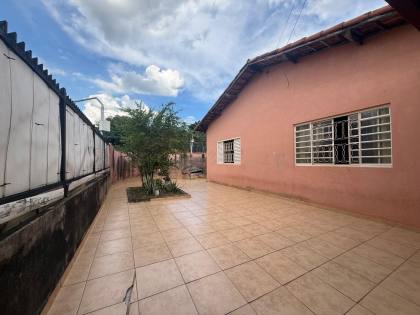 Casa com 4 Dormitórios, 2 Suítes e Garagem para 6 Carros no Jardim Portugal