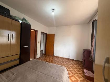 Casa com 4 Dormitórios, 2 Suítes e Garagem para 6 Carros no Jardim Portugal