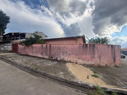 Casa com 4 Dormitórios, 2 Suítes e Garagem para 6 Carros no Jardim Portugal