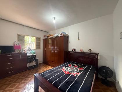 Casa com 4 Dormitórios, 2 Suítes e Garagem para 6 Carros no Jardim Portugal