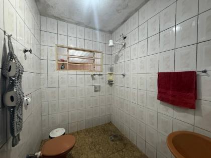 Casa com 4 Dormitórios, 2 Suítes e Garagem para 6 Carros no Jardim Portugal