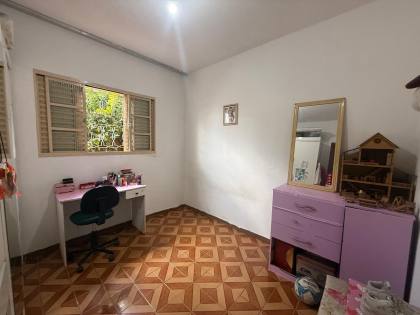 Casa com 4 Dormitórios, 2 Suítes e Garagem para 6 Carros no Jardim Portugal