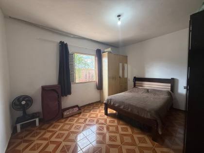 Casa com 4 Dormitórios, 2 Suítes e Garagem para 6 Carros no Jardim Portugal