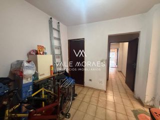 Casa Térrea com 4 Dormitórios, 2 Suítes e 6 Vagas em Excelente Localização