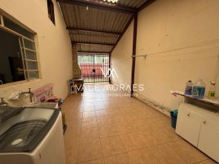 Casa Térrea com 4 Dormitórios, 2 Suítes e 6 Vagas em Excelente Localização