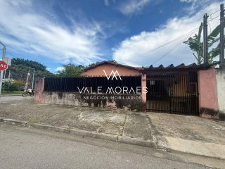 Casa Térrea com 4 Dormitórios, 2 Suítes e 6 Vagas em Excelente Localização