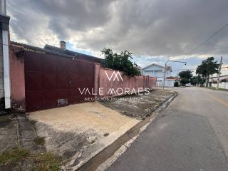 Casa Térrea com 4 Dormitórios, 2 Suítes e 6 Vagas em Excelente Localização