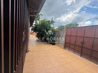 Casa Térrea com 4 Dormitórios, 2 Suítes e 6 Vagas em Excelente Localização