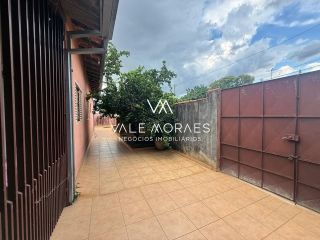 Casa Térrea com 4 Dormitórios, 2 Suítes e 6 Vagas em Excelente Localização