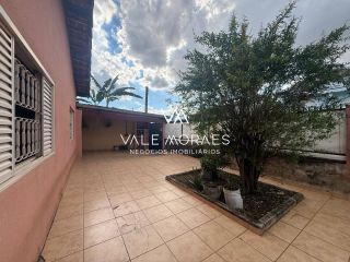 Casa Térrea com 4 Dormitórios, 2 Suítes e 6 Vagas em Excelente Localização