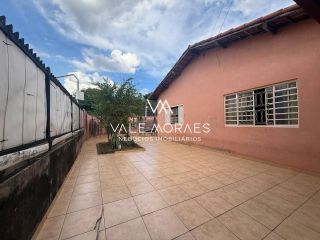 Casa Térrea com 4 Dormitórios, 2 Suítes e 6 Vagas em Excelente Localização