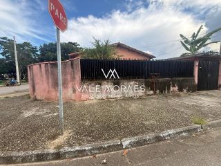 Casa Térrea com 4 Dormitórios, 2 Suítes e 6 Vagas em Excelente Localização