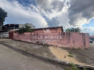 Casa Térrea com 4 Dormitórios, 2 Suítes e 6 Vagas em Excelente Localização