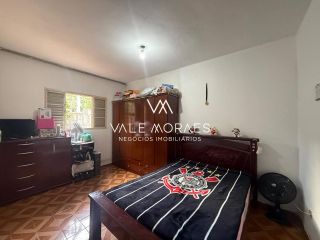 Casa Térrea com 4 Dormitórios, 2 Suítes e 6 Vagas em Excelente Localização