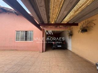 Casa Térrea com 4 Dormitórios, 2 Suítes e 6 Vagas em Excelente Localização