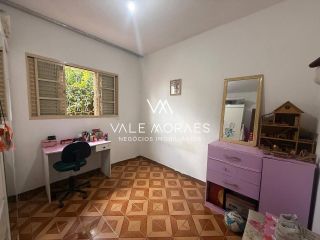 Casa Térrea com 4 Dormitórios, 2 Suítes e 6 Vagas em Excelente Localização
