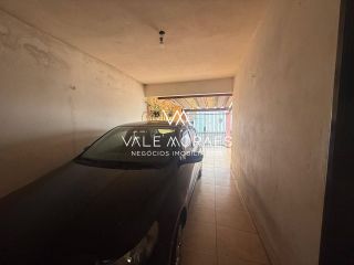 Casa Térrea com 4 Dormitórios, 2 Suítes e 6 Vagas em Excelente Localização