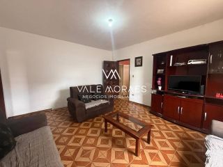 Casa Térrea com 4 Dormitórios, 2 Suítes e 6 Vagas em Excelente Localização