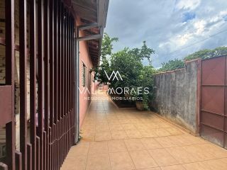 Casa Térrea com 4 Dormitórios, 2 Suítes e 6 Vagas em Excelente Localização