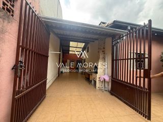 Casa Térrea com 4 Dormitórios, 2 Suítes e 6 Vagas em Excelente Localização