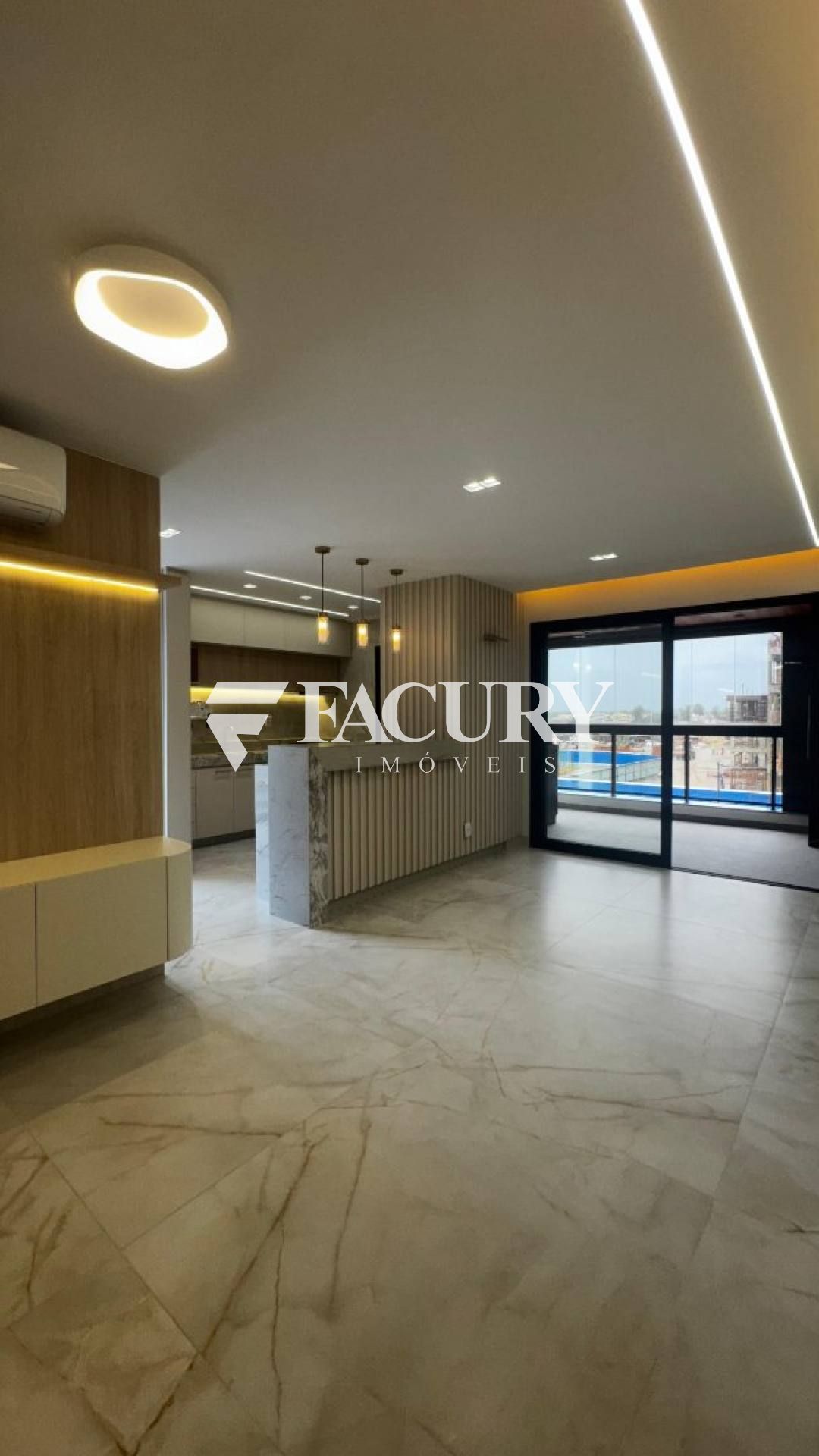 APARTAMENTO NOVO E REFORMADO EM FRENTE AO MAR.