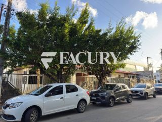 Casa ampla no Bairro Garcia, ao lado da Av. Jorge Amado.