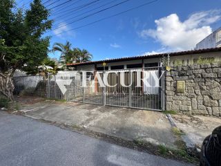 Casa ampla no Bairro Garcia, ao lado da Av. Jorge Amado.