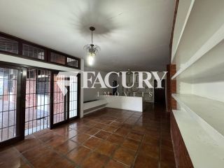 Casa ampla no Bairro Garcia, ao lado da Av. Jorge Amado.