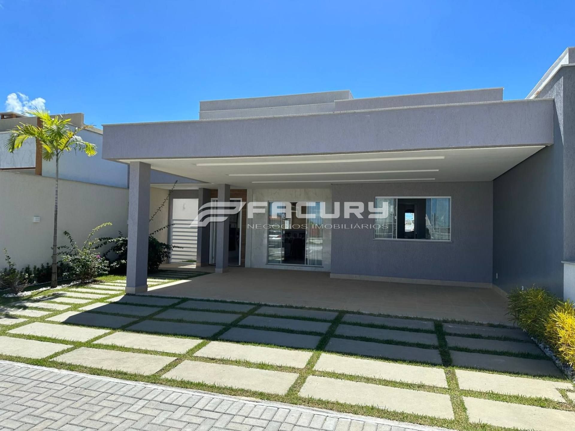 CASA COM 160m² EM CONDOMÍNIO FECHADO COM 3/4 SENDO 1 SUÍTE E 1 SEMI-SUÍTE, PÉ-DIREITO DUPLO, PERTO DA PRAIA.