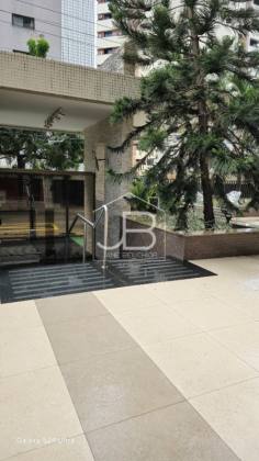 Apartamento em excelente localização com 4 quartos e 3 suítes no Meireles, Fortaleza-CE: 208m² e 4 vagas de garagem!