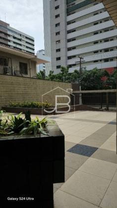 Apartamento em excelente localização com 4 quartos e 3 suítes no Meireles, Fortaleza-CE: 208m² e 4 vagas de garagem!