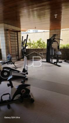 Apartamento em excelente localização com 4 quartos e 3 suítes no Meireles, Fortaleza-CE: 208m² e 4 vagas de garagem!