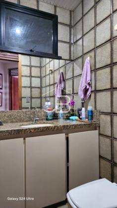 Apartamento em excelente localização com 4 quartos e 3 suítes no Meireles, Fortaleza-CE: 208m² e 4 vagas de garagem!