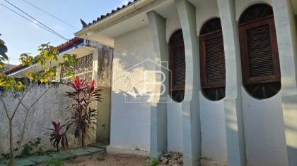 Imperdível Casa Comercial à Venda em Dionisio Torres, Fortaleza-CE: 3 Quartos, 2 Suítes, 2 Salas, 2 Vagas, 349,32m²!