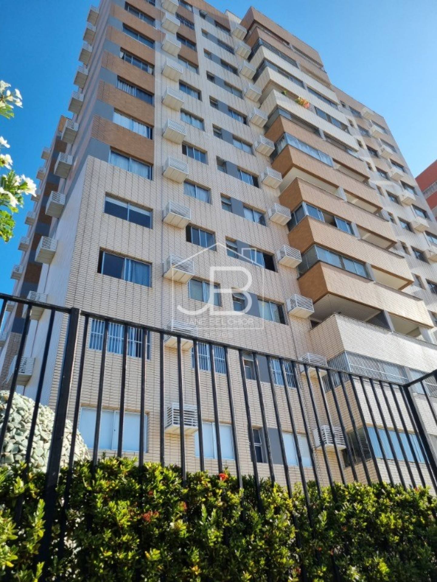 Apartamento à venda na Varjota: 3 quartos, 2 suítes, 2 salas, 2 vagas de garagem, 118m² em Fortaleza-CE!