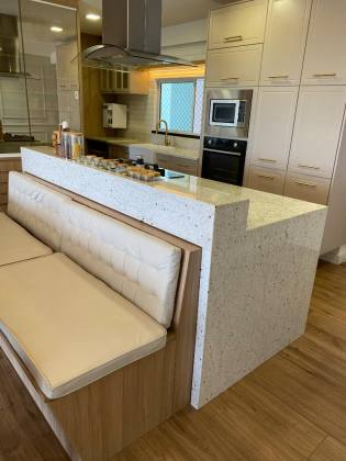 Apartamento Para Vender com 3 quartos 2 suítes no bairro Centro em Eusébio
