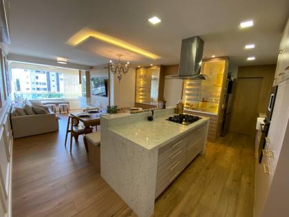 Apartamento Para Vender com 3 quartos 2 suítes no bairro Centro em Eusébio