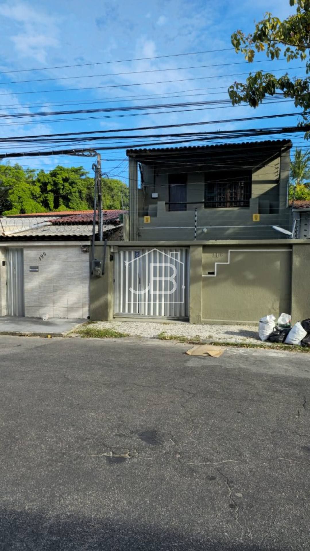 Casa Duplex à Venda no Bairro Joaquim Távora em Fortaleza/CE