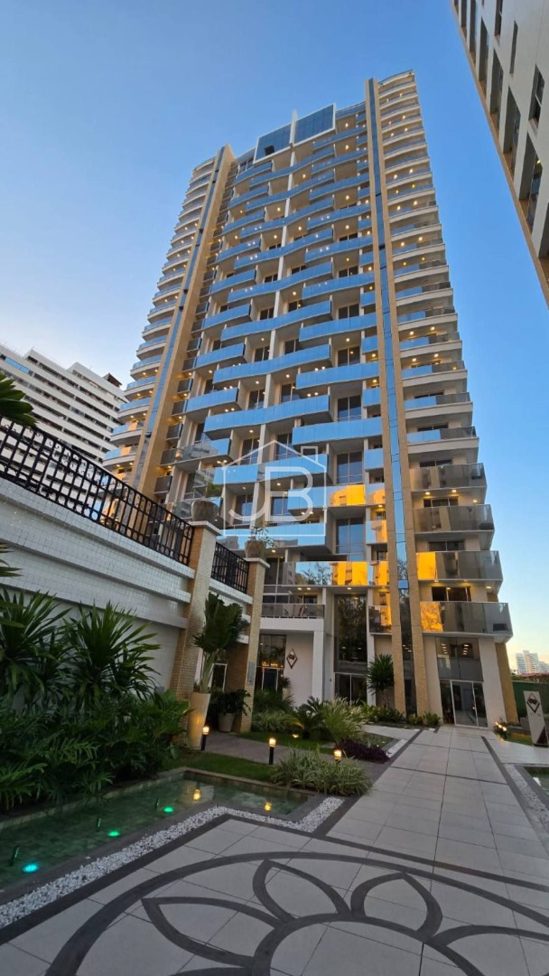 Apartamento Para Vender com 3 quartos 3 suítes no bairro coco em Fortaleza